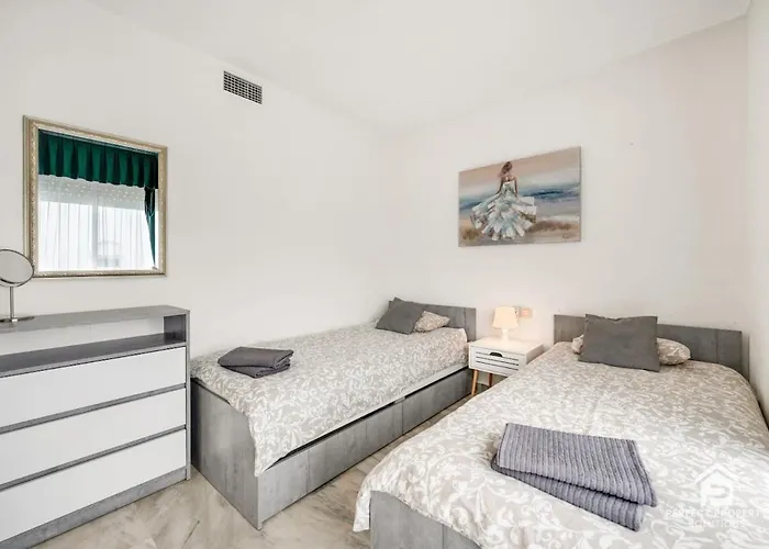 Bright And Spacious 2br With Terrace In Costalita *